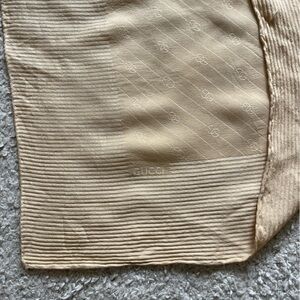 Gucci 90s silk beige scarf